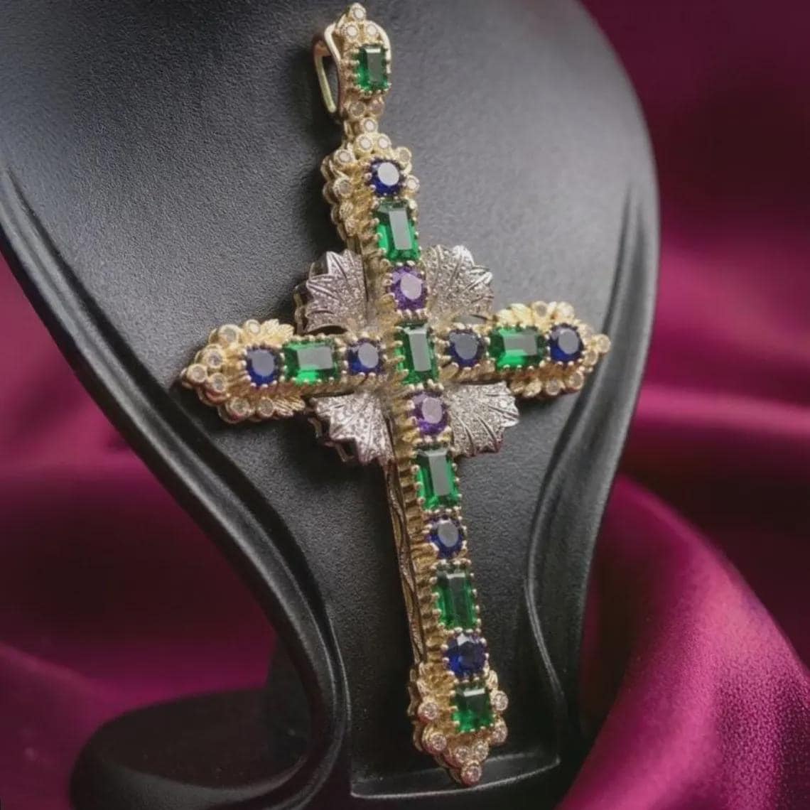 Vintage Emerald Green Cross Pendant — View 4