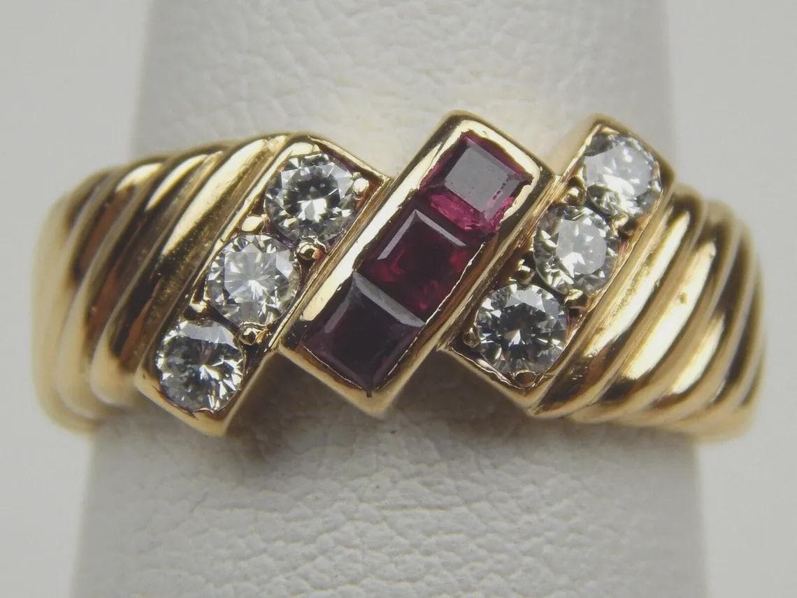 Vintage 14K Gold Ruby Diamond Band Ring