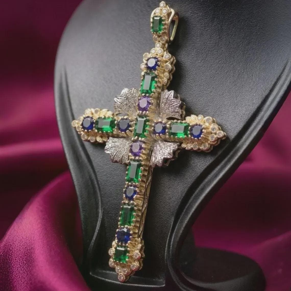 Vintage Emerald Green Cross Pendant — View 2