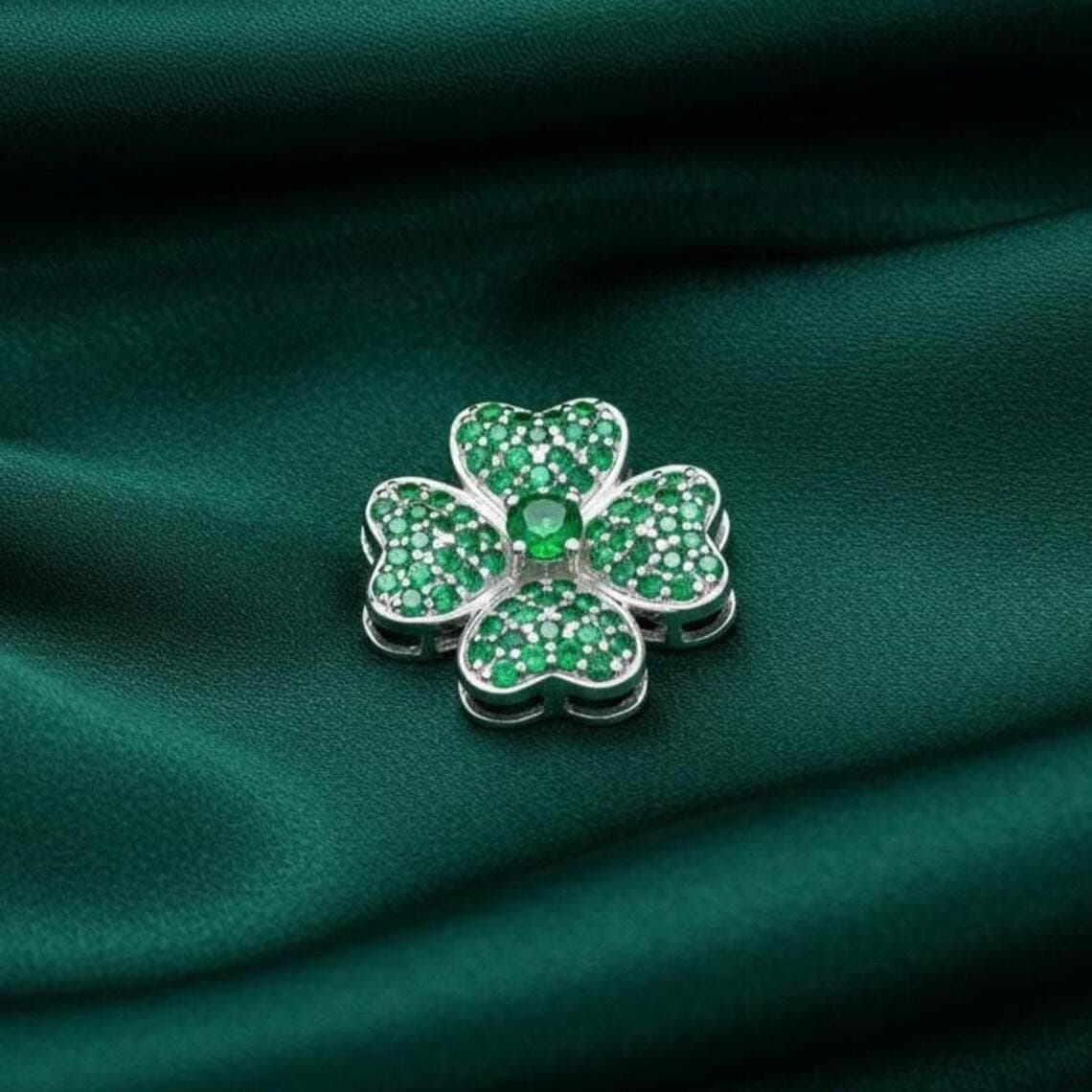 Emerald Clover Pendant Necklace — View 4